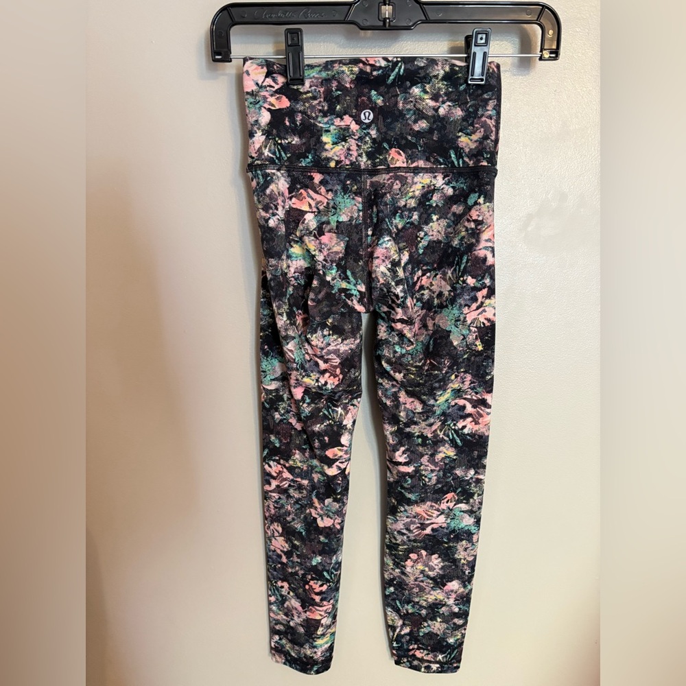 Lululemon Athletica Leggings
Wunder Under High-Rise Multi-color - Picture 3 of 12